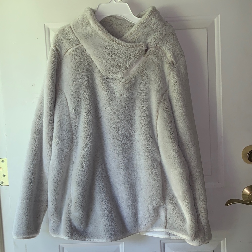 Super Soft Fuzzy Pullover! White with Gold Undertone